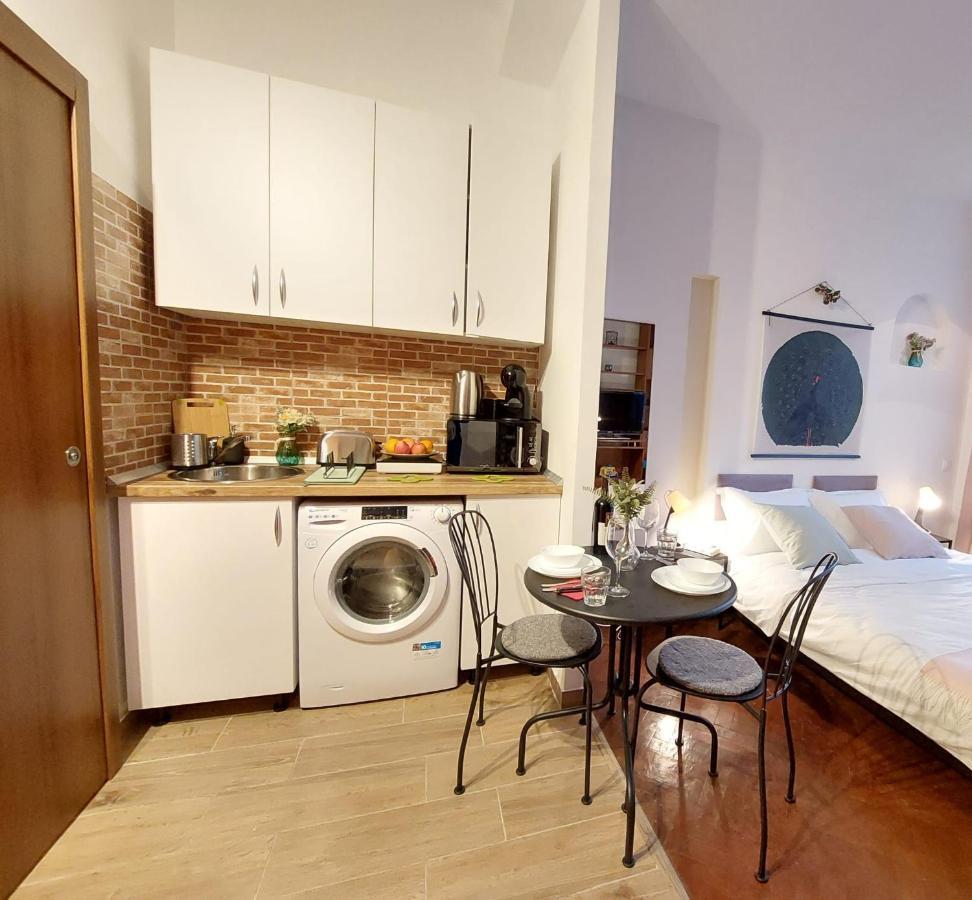 Sweet Dreams Suites Cosy Studio Piata Romana Bukarest Exteriör bild