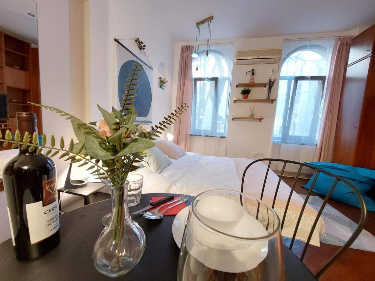 Sweet Dreams Suites Cosy Studio Piata Romana Bukarest Exteriör bild
